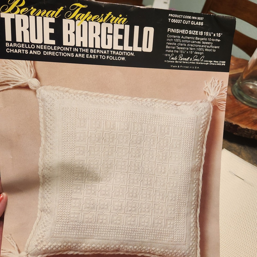 VTG BERNAT BARGELLO T05037 CUT‎ GLASS IVORY TAPESTRY NEEDLEPOINT PILLOW KIT 15" - Picture 5 of 11